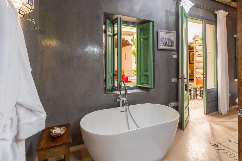 Riad Azrur image