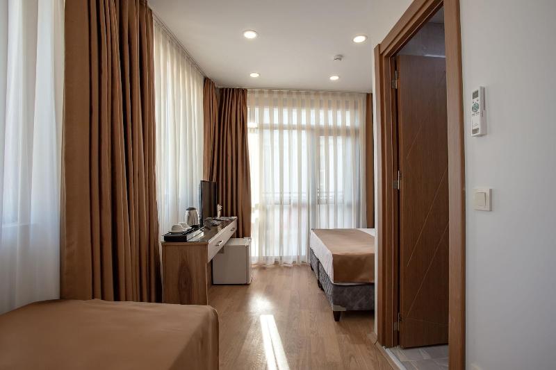 West Palace Hotel image