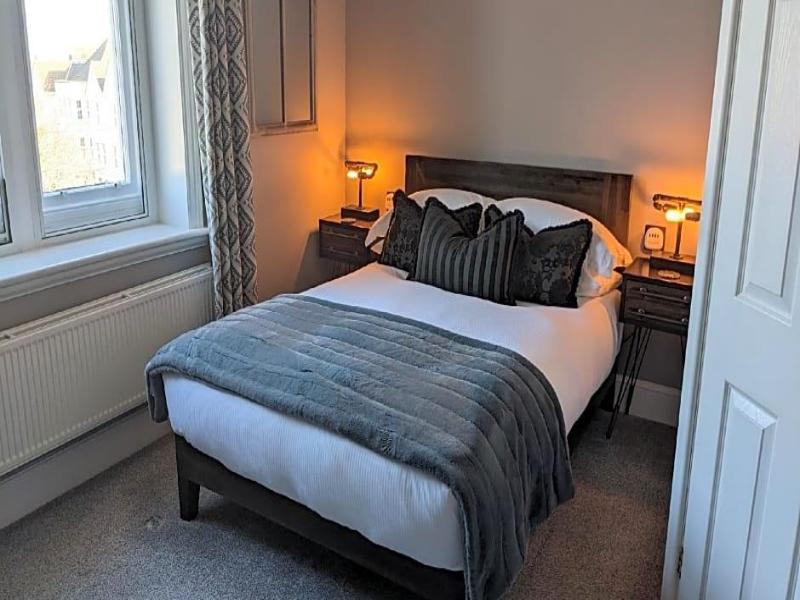 Oaklands Guest House image
