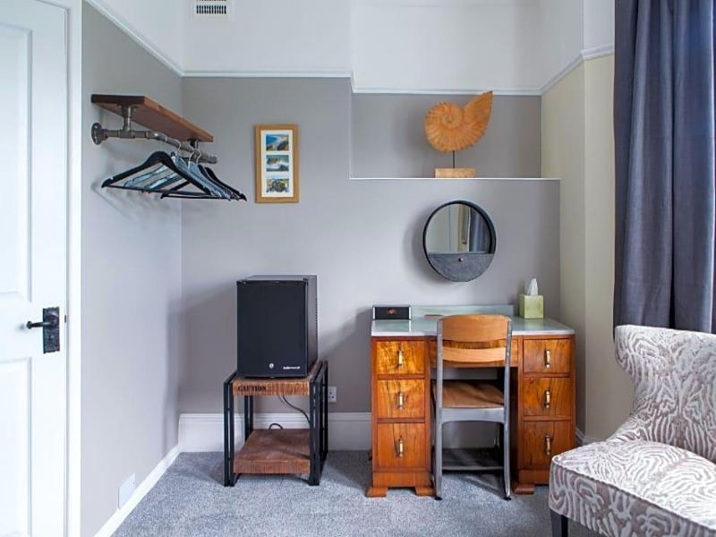 Oaklands Guest House image