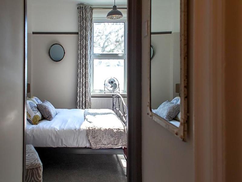 Oaklands Guest House image