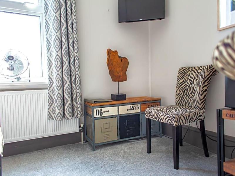 Oaklands Guest House image