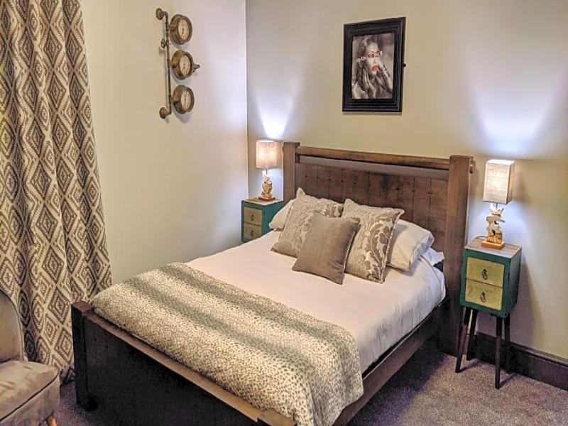 Oaklands Guest House image