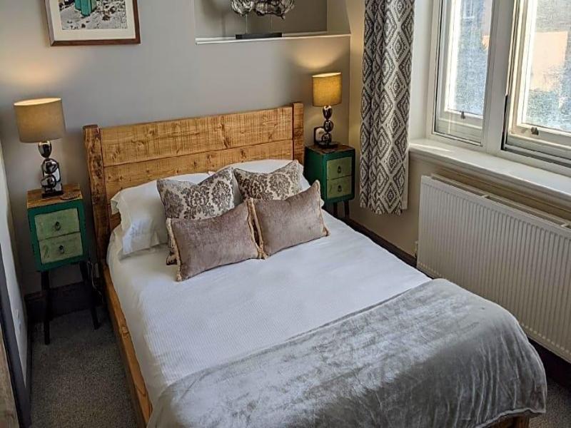 Oaklands Guest House image