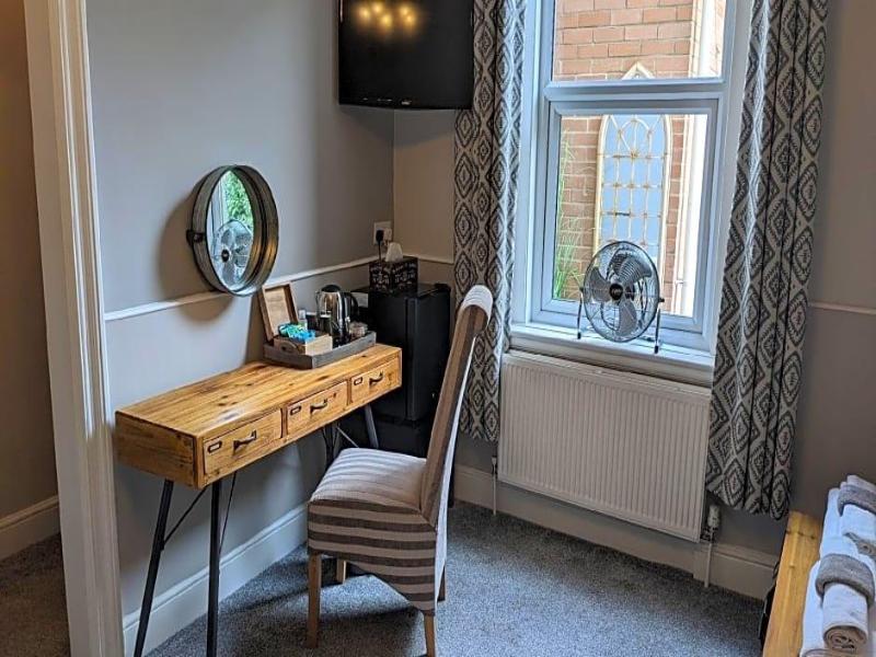 Oaklands Guest House image