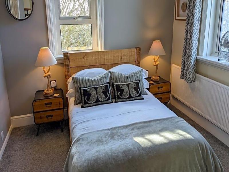 Oaklands Guest House image