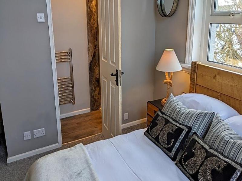 Oaklands Guest House image