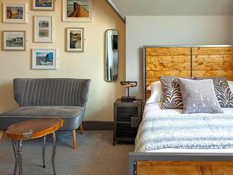 Oaklands Guest House image