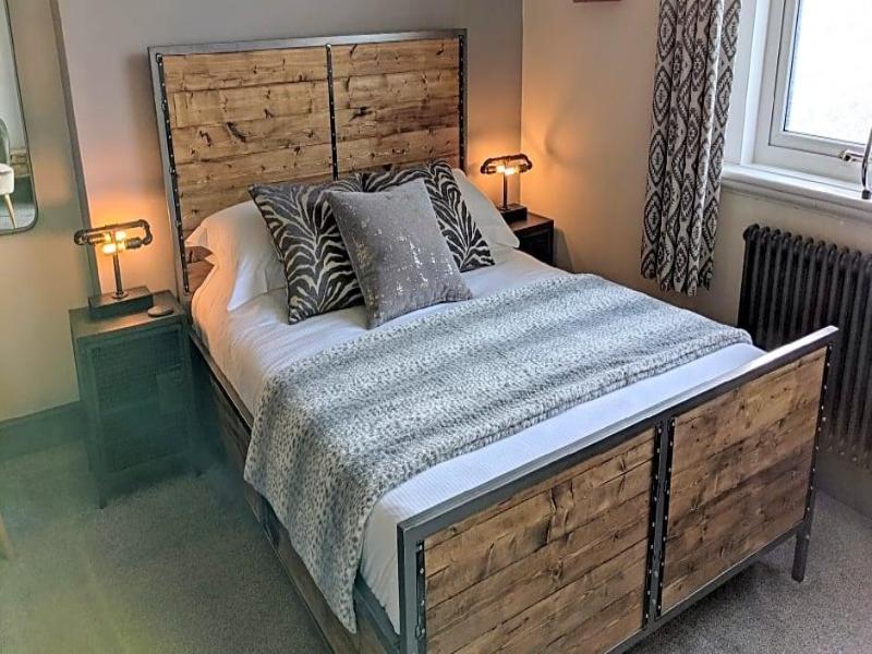 Oaklands Guest House image