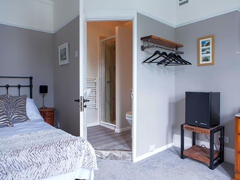 Oaklands Guest House image