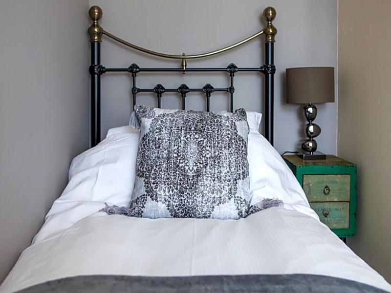 Oaklands Guest House image