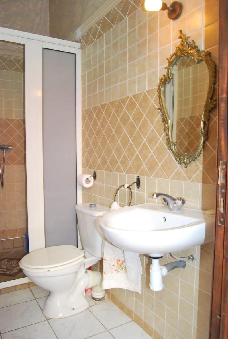 Riad Loubna image