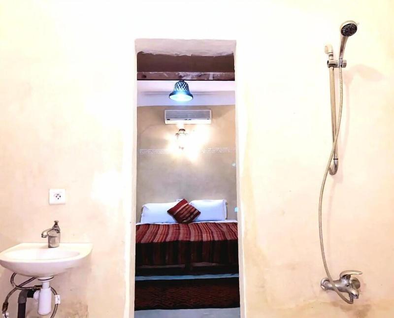 Riad Loubna image