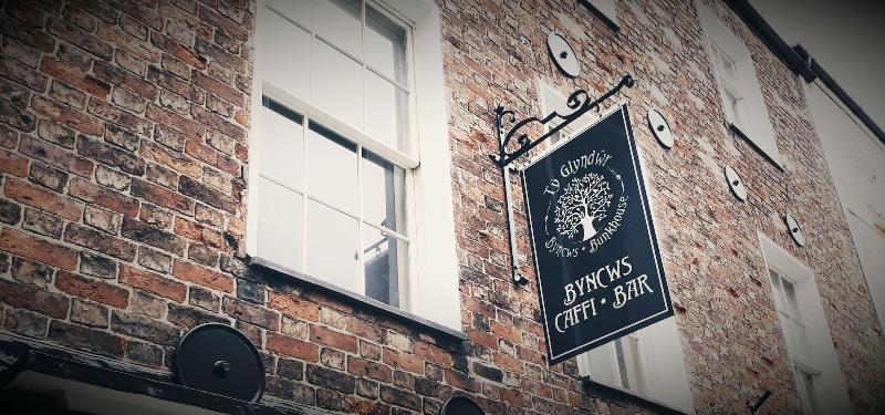 Ty Glyndwr Bunkhouse Bar And Cafe image
