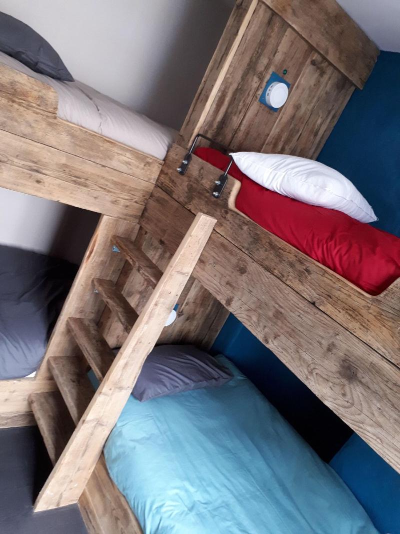 Ty Glyndwr Bunkhouse Bar And Cafe image
