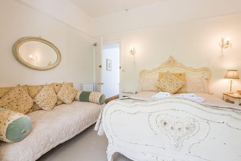 Blenheim Lodge image