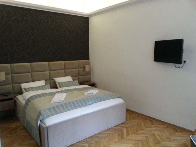 Hostel Chmielna 5 Rooms Apartments image