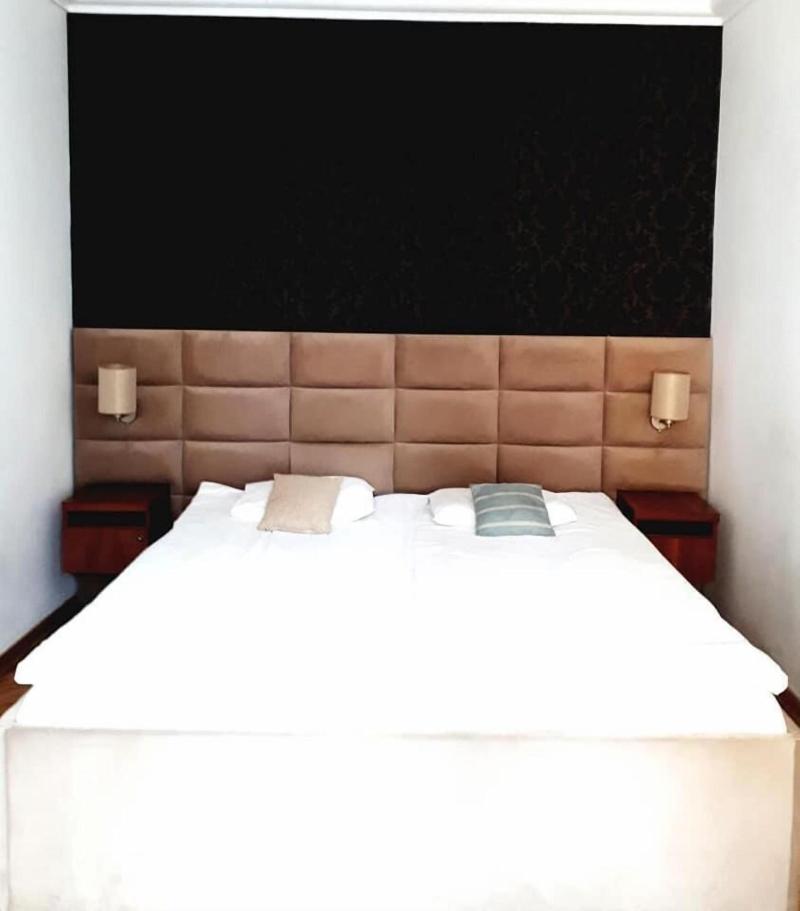 Hostel Chmielna 5 Rooms Apartments image