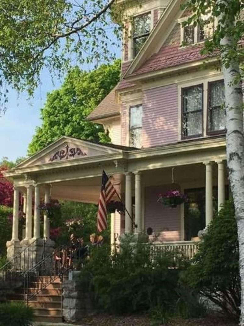 White Lace Inn image