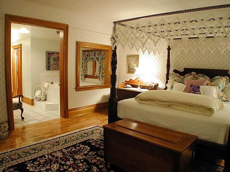 White Lace Inn image