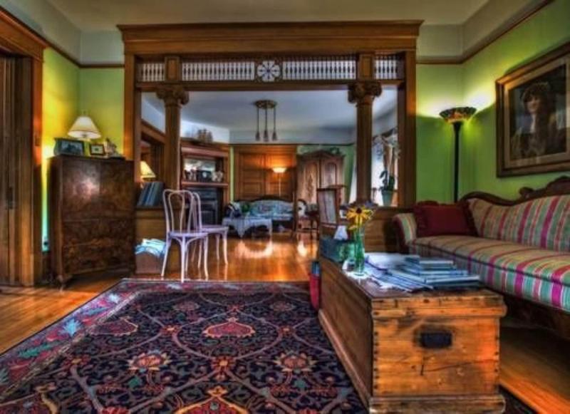 White Lace Inn image