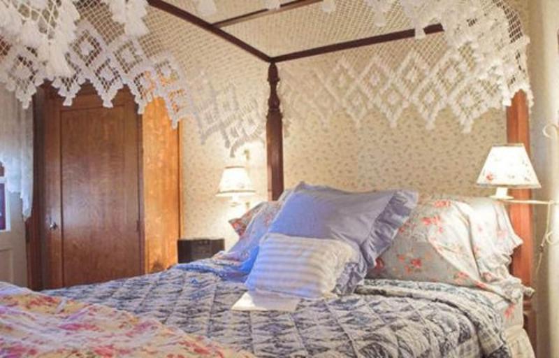 White Lace Inn image