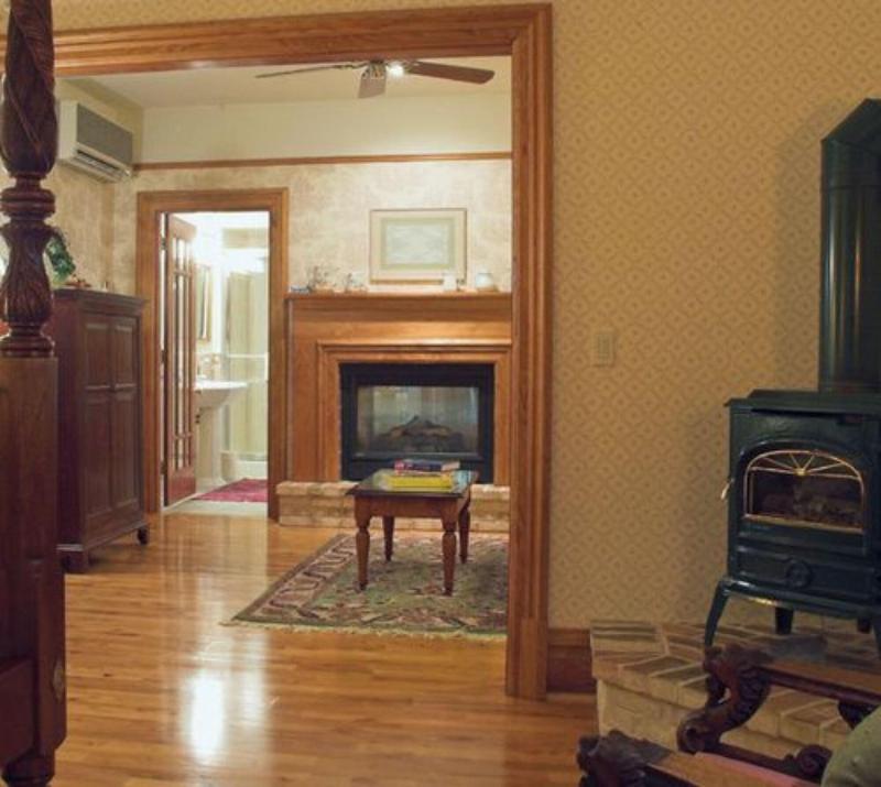 White Lace Inn image