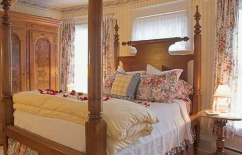 White Lace Inn image