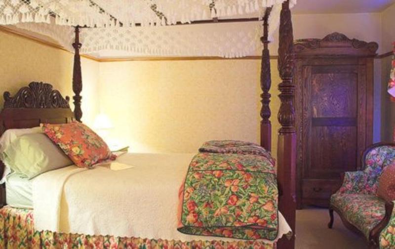 White Lace Inn image