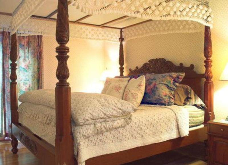 White Lace Inn image