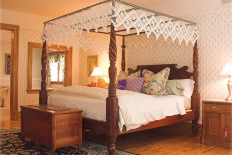 White Lace Inn image
