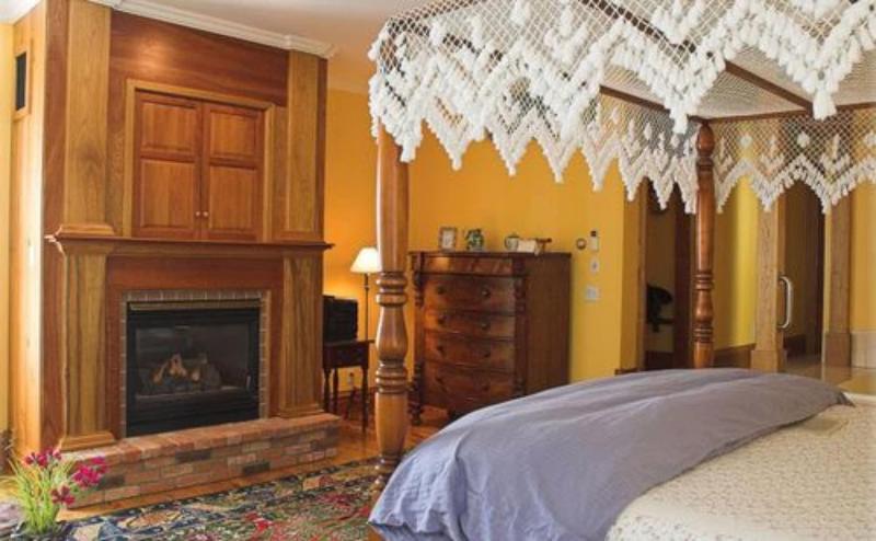 White Lace Inn image
