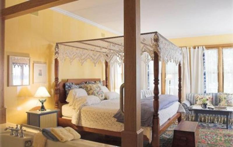White Lace Inn image
