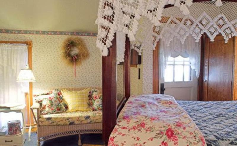 White Lace Inn image
