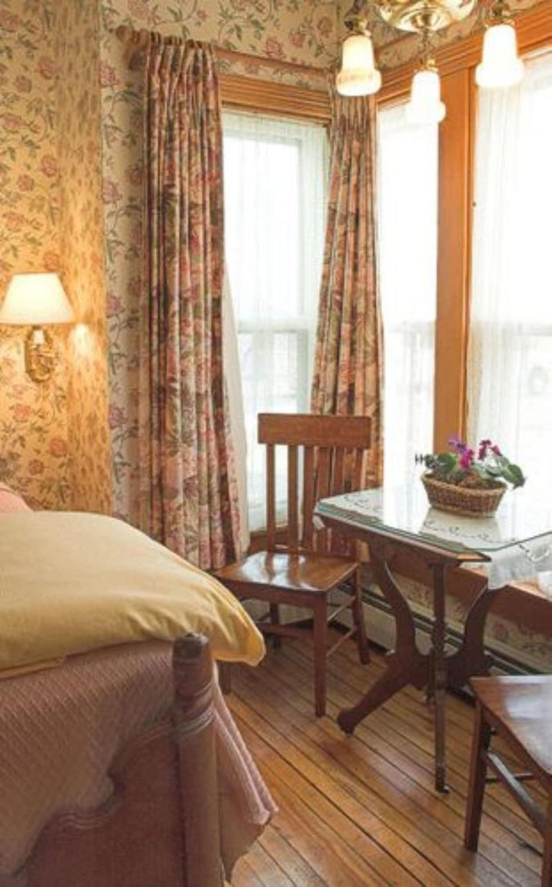 White Lace Inn image