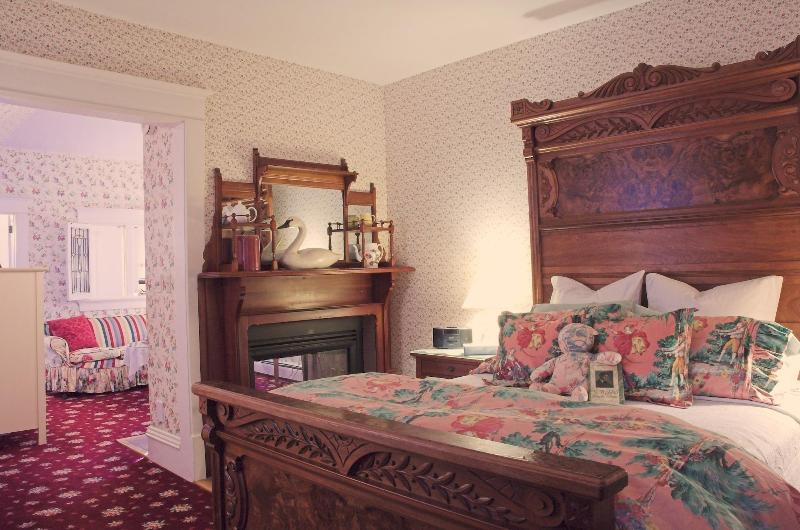 White Lace Inn image
