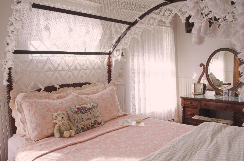 White Lace Inn image