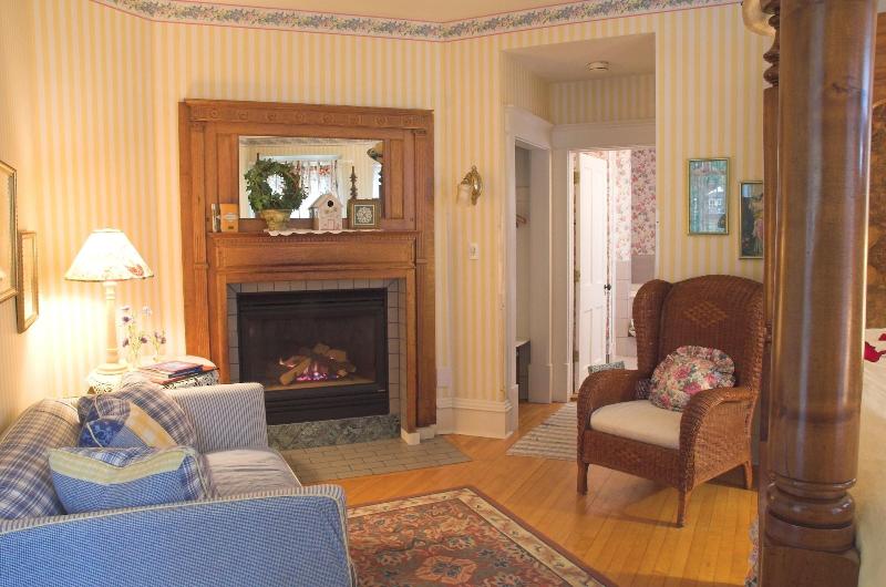 White Lace Inn image