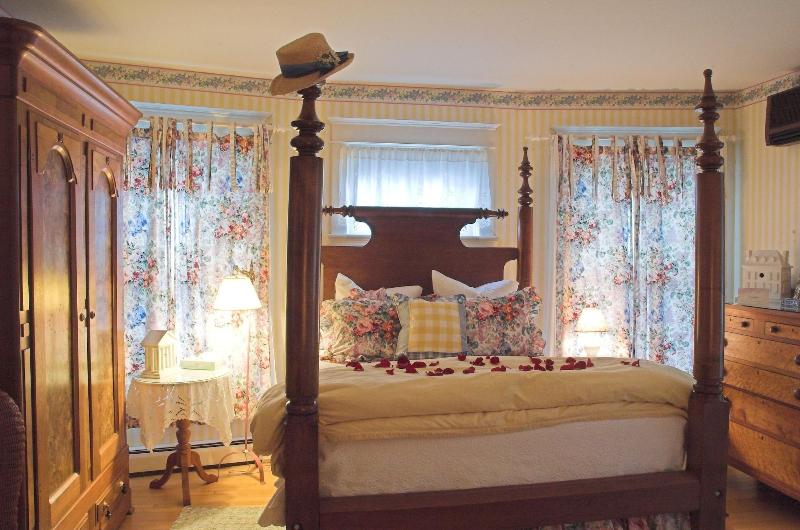White Lace Inn image