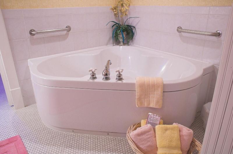 White Lace Inn image