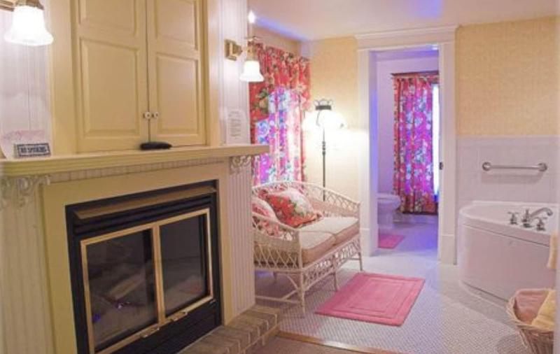 White Lace Inn image