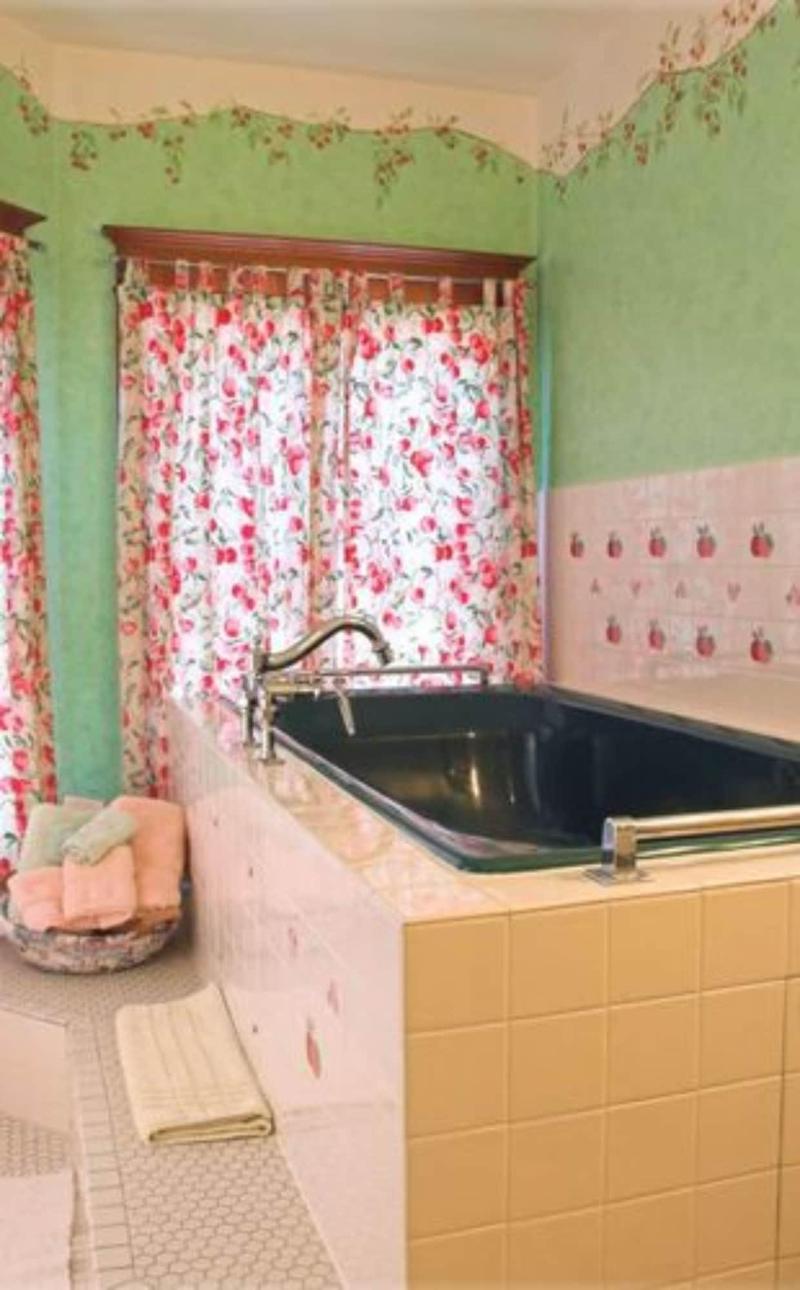 White Lace Inn image