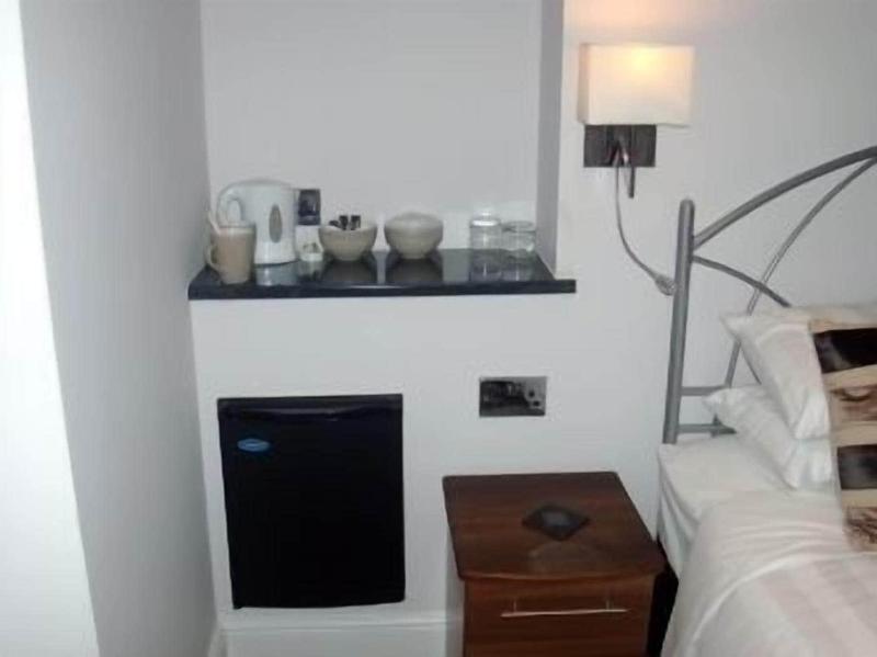 Farnham Hotel image