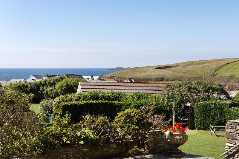 Well Parc Hotel image