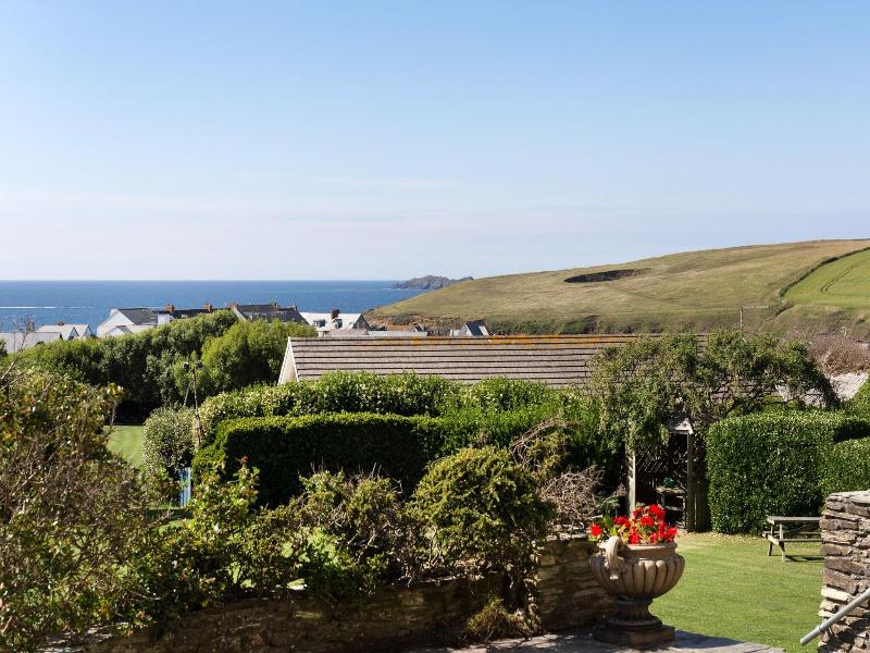 Well Parc Hotel image