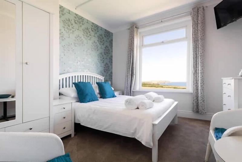 Well Parc Hotel image