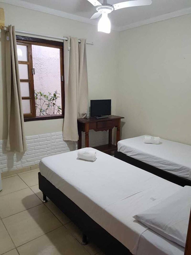 Geko Hostel Pousada Paraty image