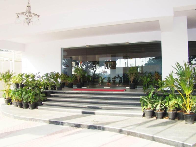 Hotel Grand Bee image