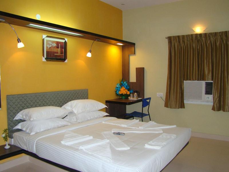 Hotel Grand Bee image