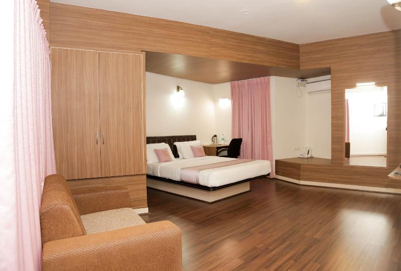 Hotel Grand Bee image